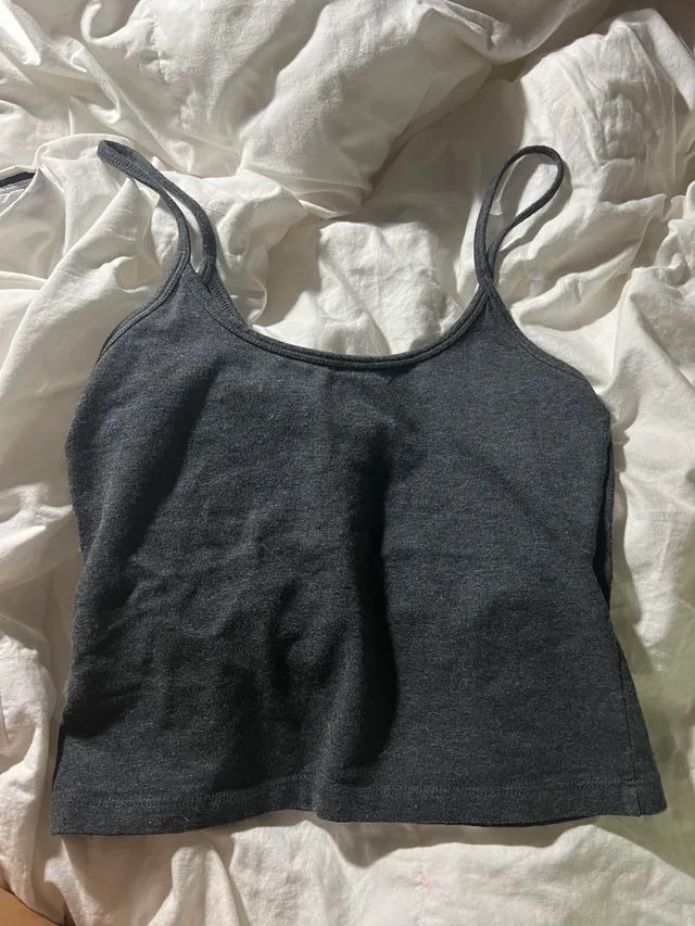 Brandy Melville Top: Brandy Melville Top mit BH – Usato da Rümlang venduto da svent
