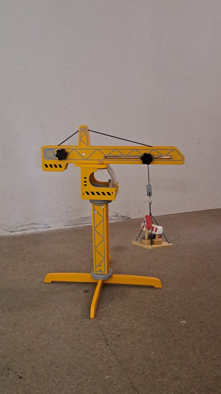 Jouets: Gelber Holz-Spielzeugkran – D'occasion à Wädenswil par tat_j7wv 1