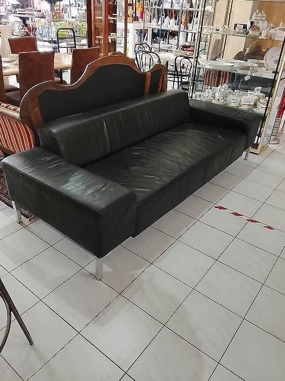 Sofas: Schönes schlichtes Ledersofa 3-Sitzer – Gebraucht aus Schaffhausen von Galleria13_Brocki_SH 1