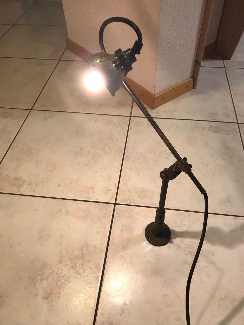 Lampade: Tischlampe, Nähtisch Industrie retro – Usato da Weinfelden venduto da urs_wq67 2