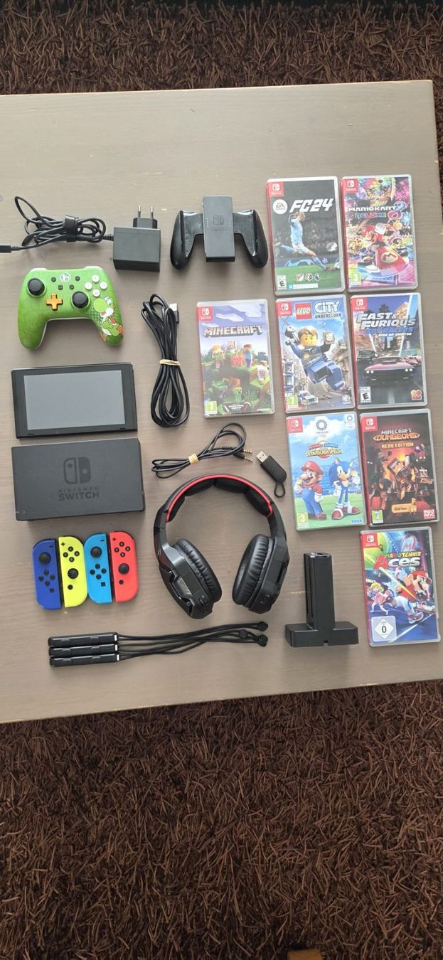 Nintendo Console: Nintendo Switch mit viel Zubehör – Usato da Hüntwangen venduto da Baileyn