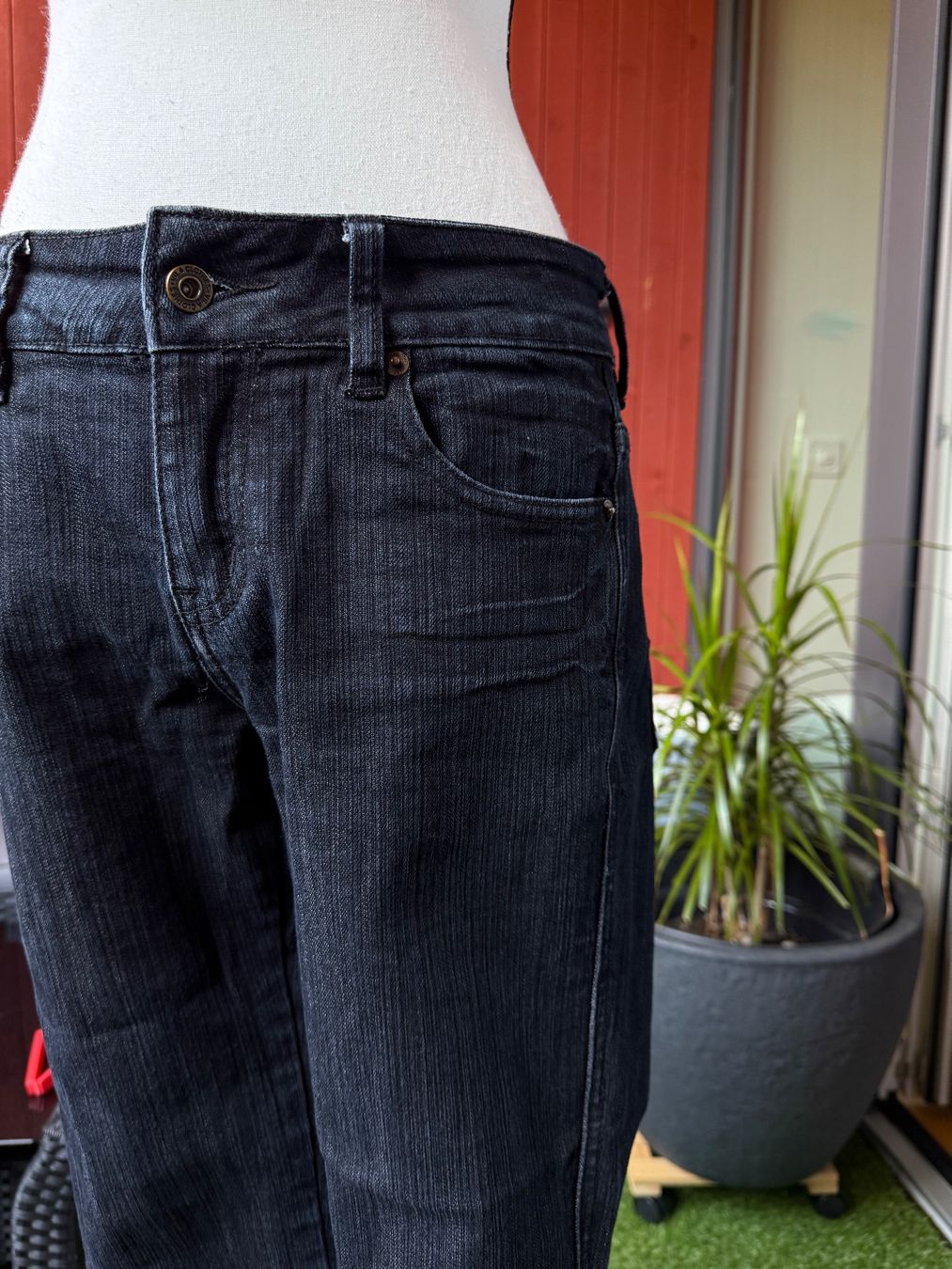Jeans: Dunkelblaue Damen Jeans, Grösse 36/38 – D'occasion à Riehen par edu_92w7 2