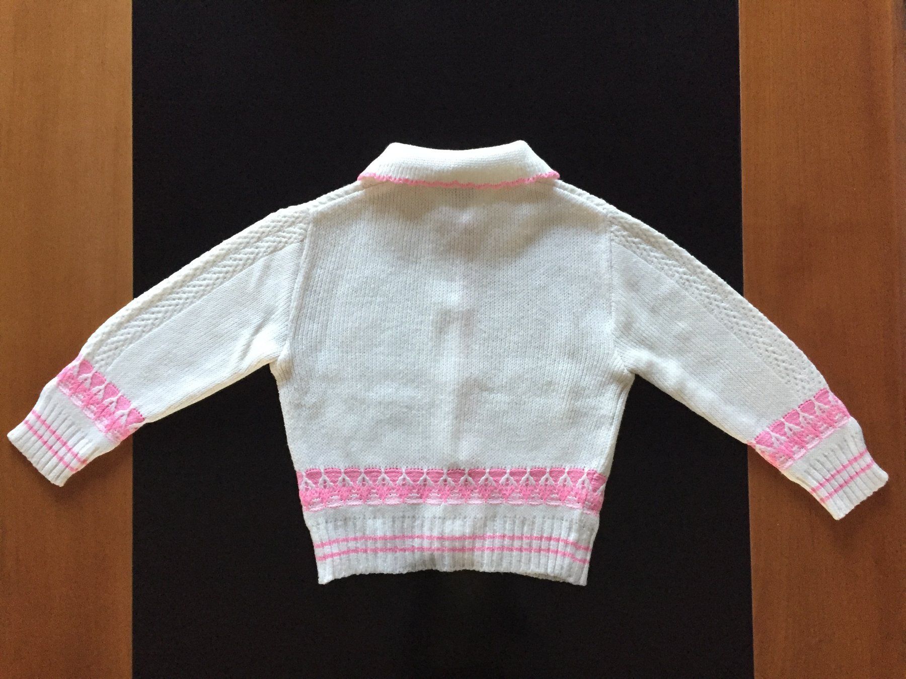 Giacche & Cappotti: Strick Jäckchen für Mädchen,  Gr. 104 – Nuovo e nell'imballaggio originale da Dietikon venduto da Klopfer05 1
