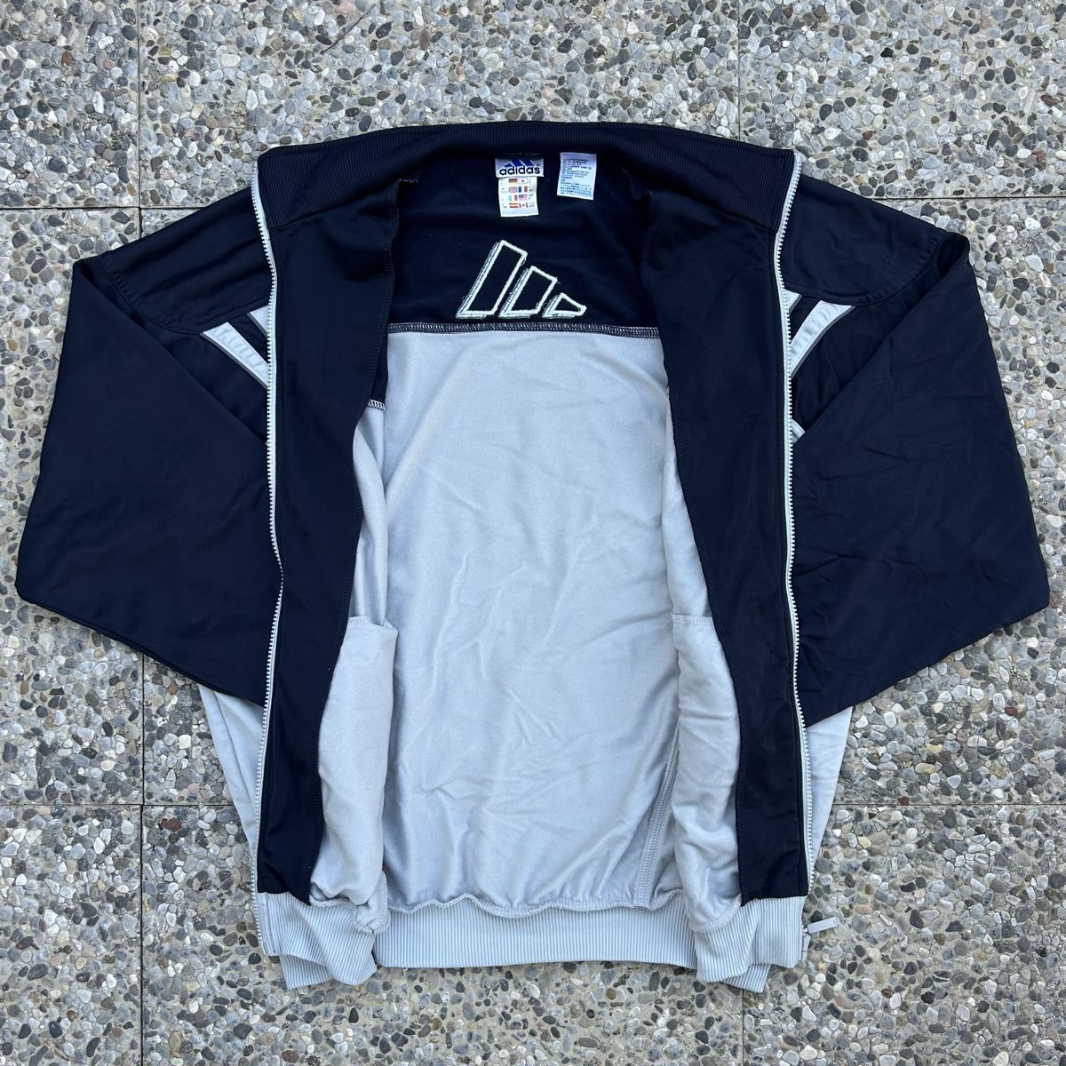 Adidas Jacken: Vintage Adidas Blue/grey track jacket – Gebraucht aus brent von fukusapes 2