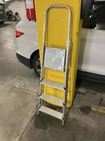 Klappbare Alu-Haushaltsleiter mit 3 Stufen