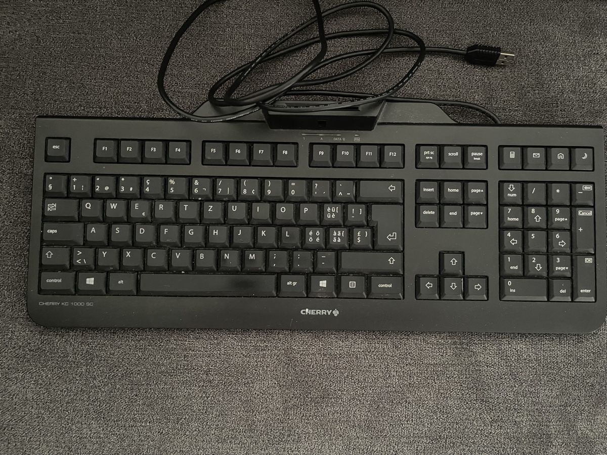 Claviers: CHERRY Keyboard KC 1000 SC Schwarz gebraucht – D'occasion à Münchenbuchsee par ana_6vx7