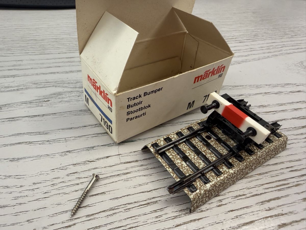 Märklin Modellini di ferrovie: Mörklin 7190 Prellbock – Usato da Lupsingen venduto da New-Haven
