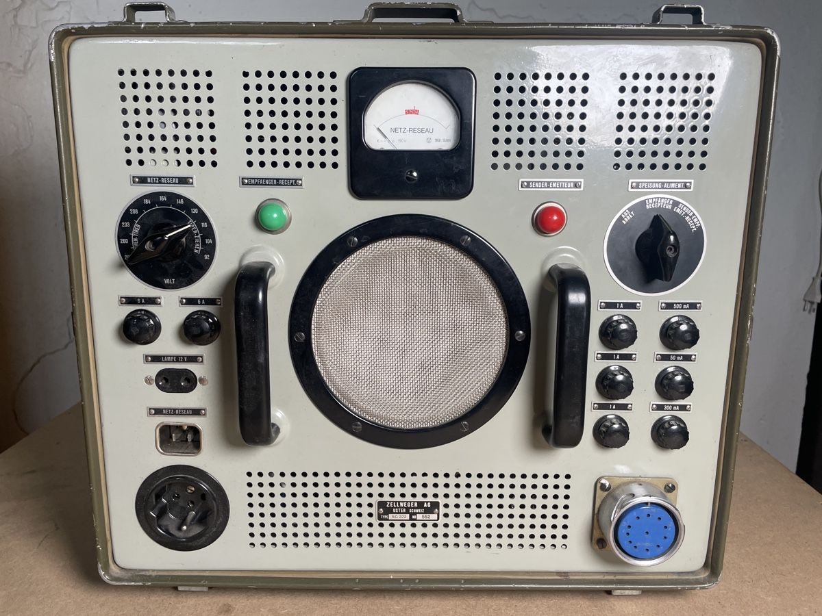 Radios: Schweizer Armee - Speisegerät SE-222 – Défectueux à Fribourg par JohnB4 5
