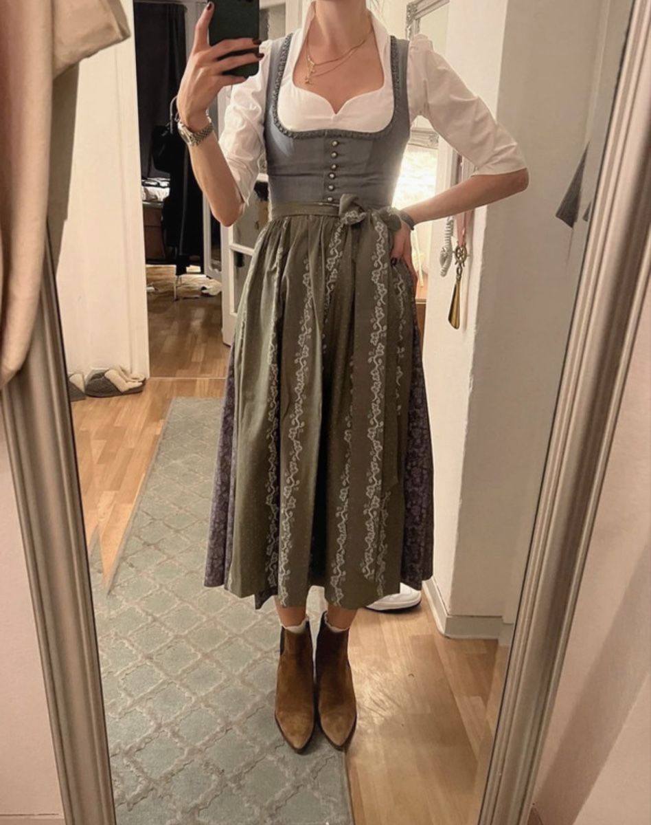 Vestiti: Dirndl Trachtmacher grau Seide Gr. 34 – Usato da Zürich venduto da janni_jj12
