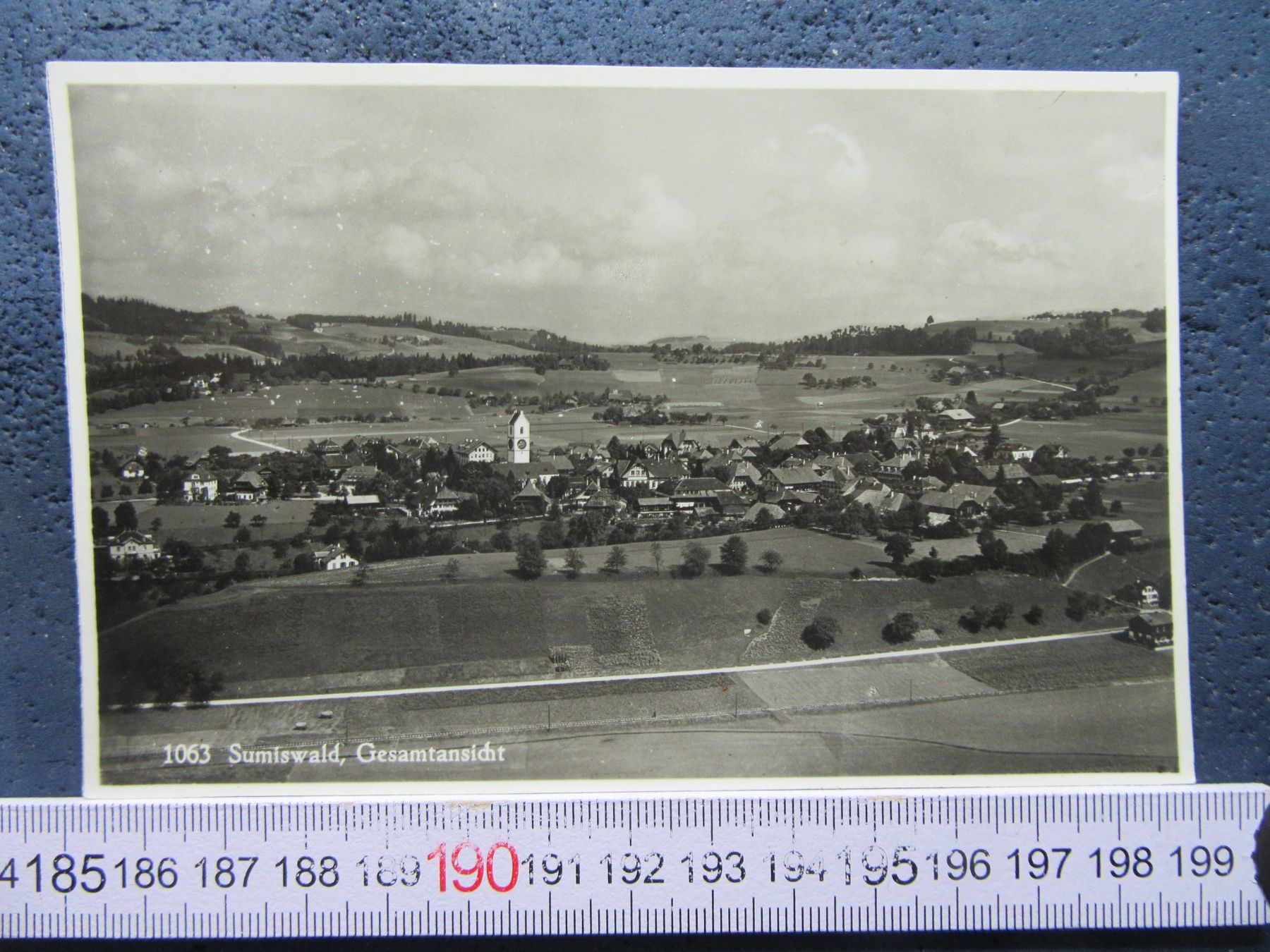 Cartoline postali: SUMISWALD GESAMTANSICHT LUFTBILD AK BEO – Usato da Ettingen venduto da Hausi4711