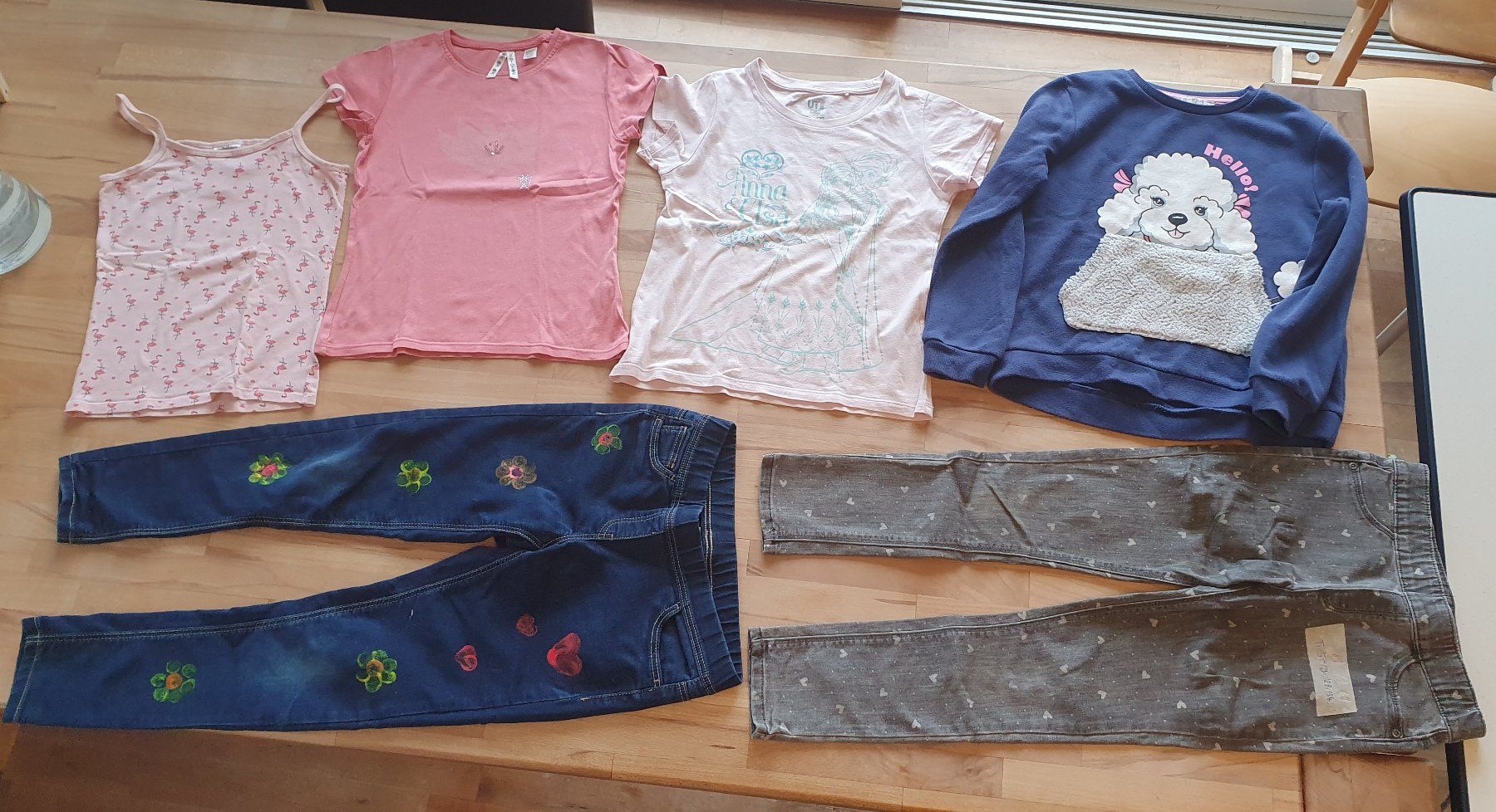 Kleiderpakete & -sets: Mädchen Kleiderset Grösse 128 / 134 Jeans Pulli T-Shirts – Gebraucht aus Ebmatingen von zeitlos-gesund.ch 1