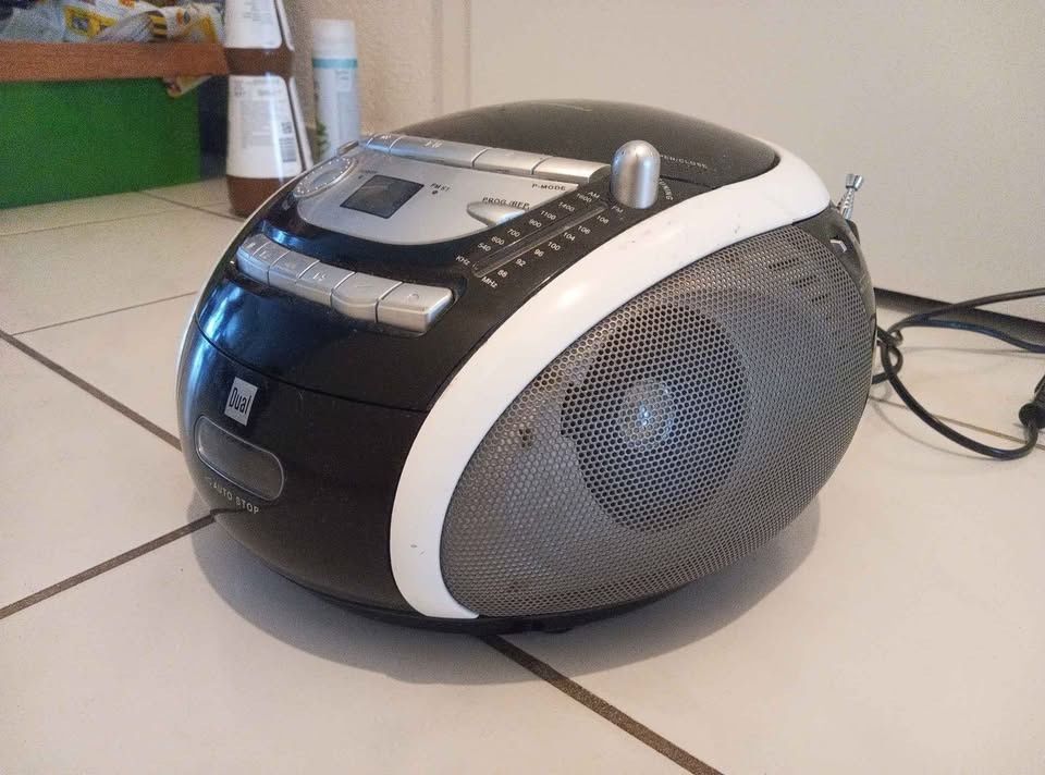 Radios: CD MP3 Radio – Gebraucht aus Bienne von Daniel_Schader
