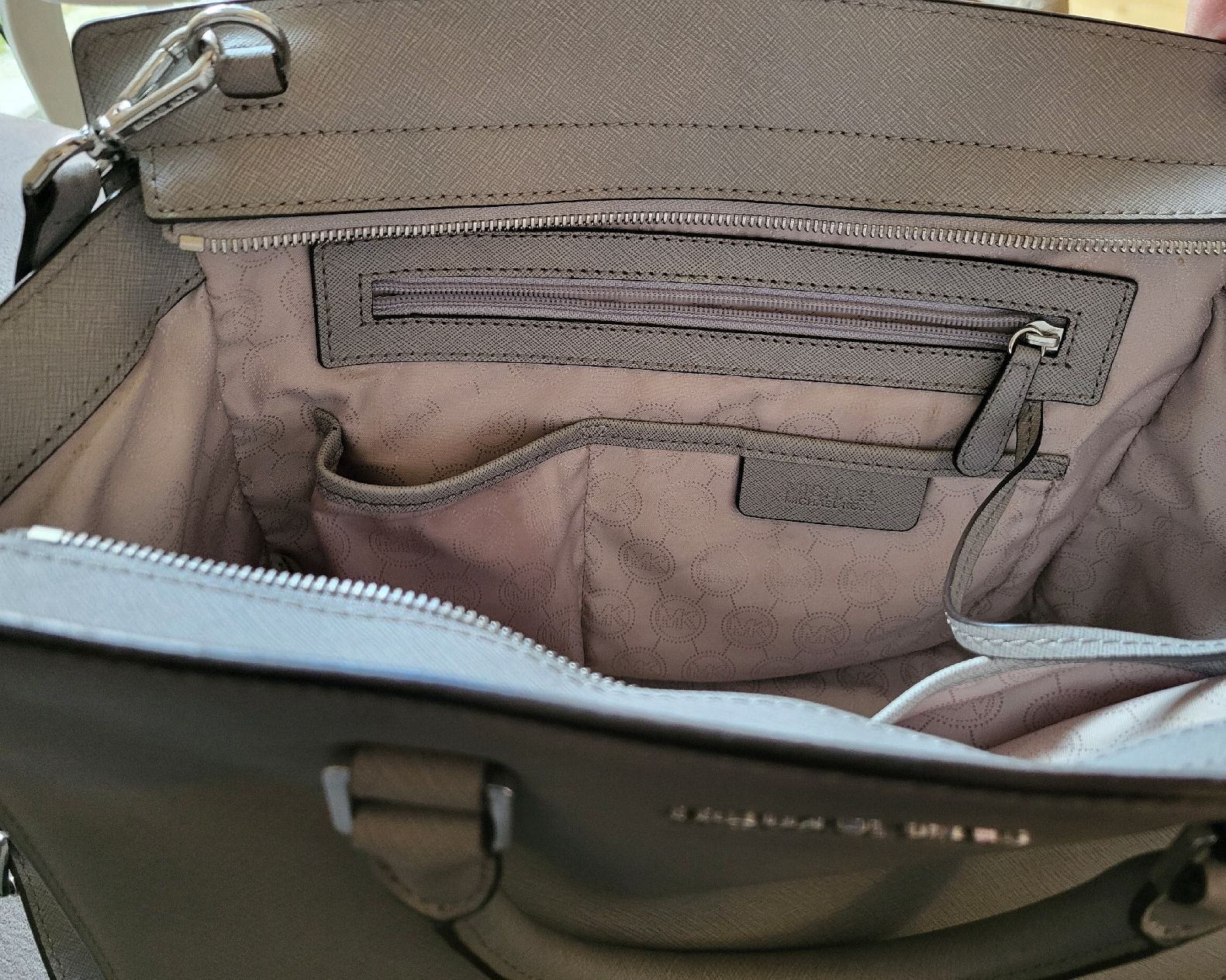 Michael Kors Borse da donna: Michael Kors Hand/Umhängetasche – Usato da Gutenswil venduto da ghekko88 5