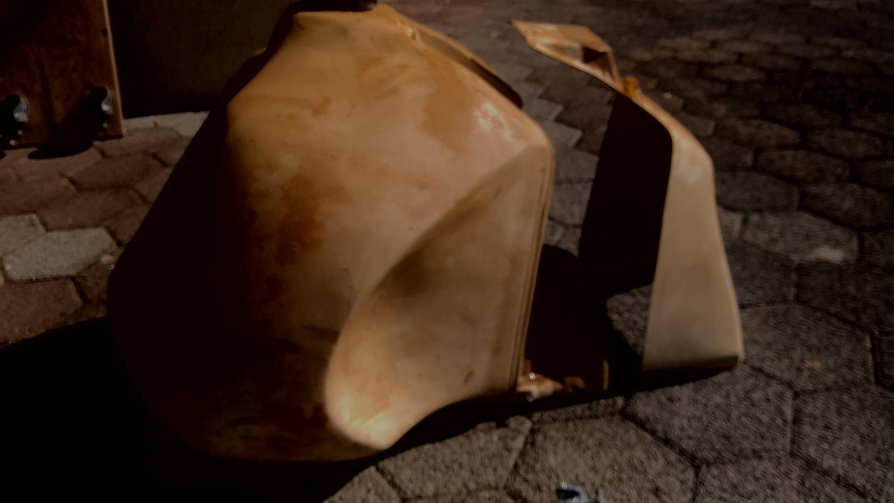 Accessori per altri veicoli: 47 L Kevlar Tank – Difettoso da Gebenstorf venduto da Tschewie