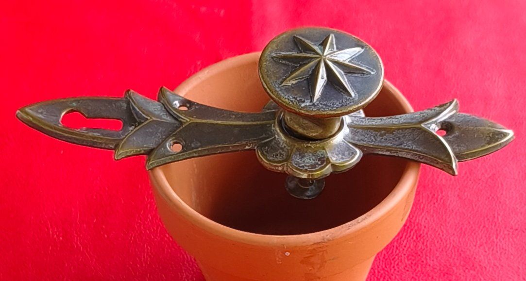 Quincaillerie: Jugendstil Türgriff aus Messing oder Bronze, defekt – D'occasion à Zürich par Tanteemma369 2