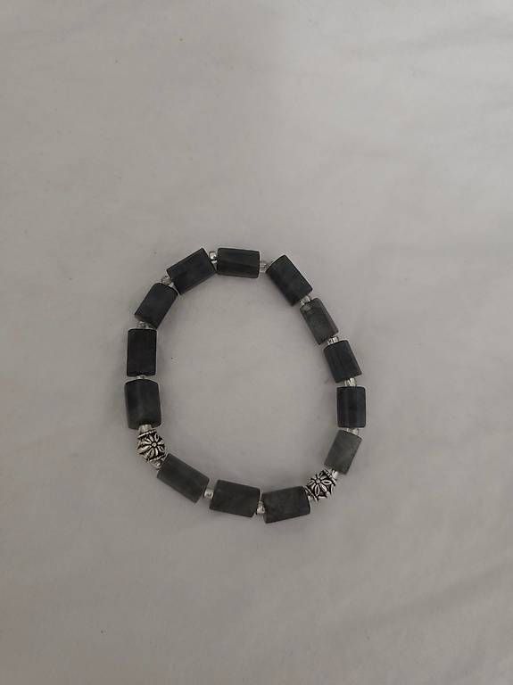 Bracciali & Braccialetti: Bracelet calcédoine grise et onyx – Usato da Cheseaux-Lausanne venduto da Ana_Gandarinho