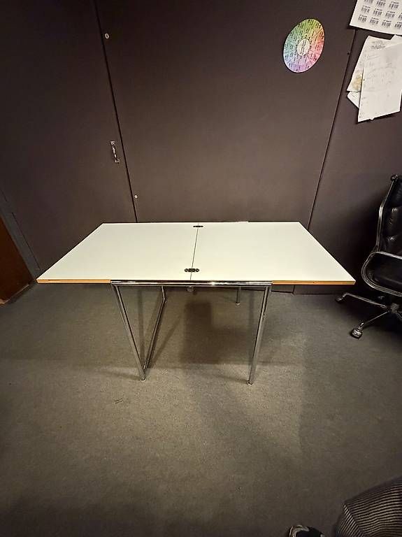 Tables: Eileen Gray "Jean" Tisch von ClassiCon - Original – D'occasion à Basel par prettyrandom