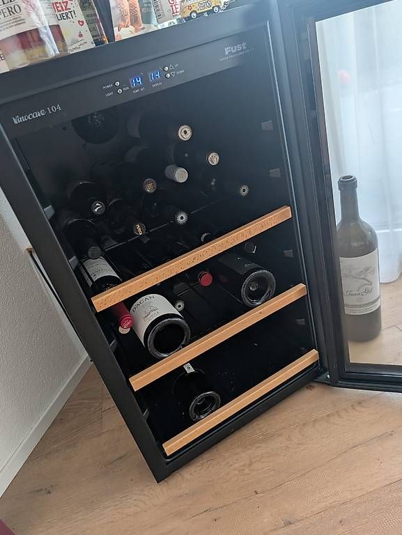 Fust Frigoriferi: Weinschrank – Usato da Schmerikon venduto da miri87altdorf 1