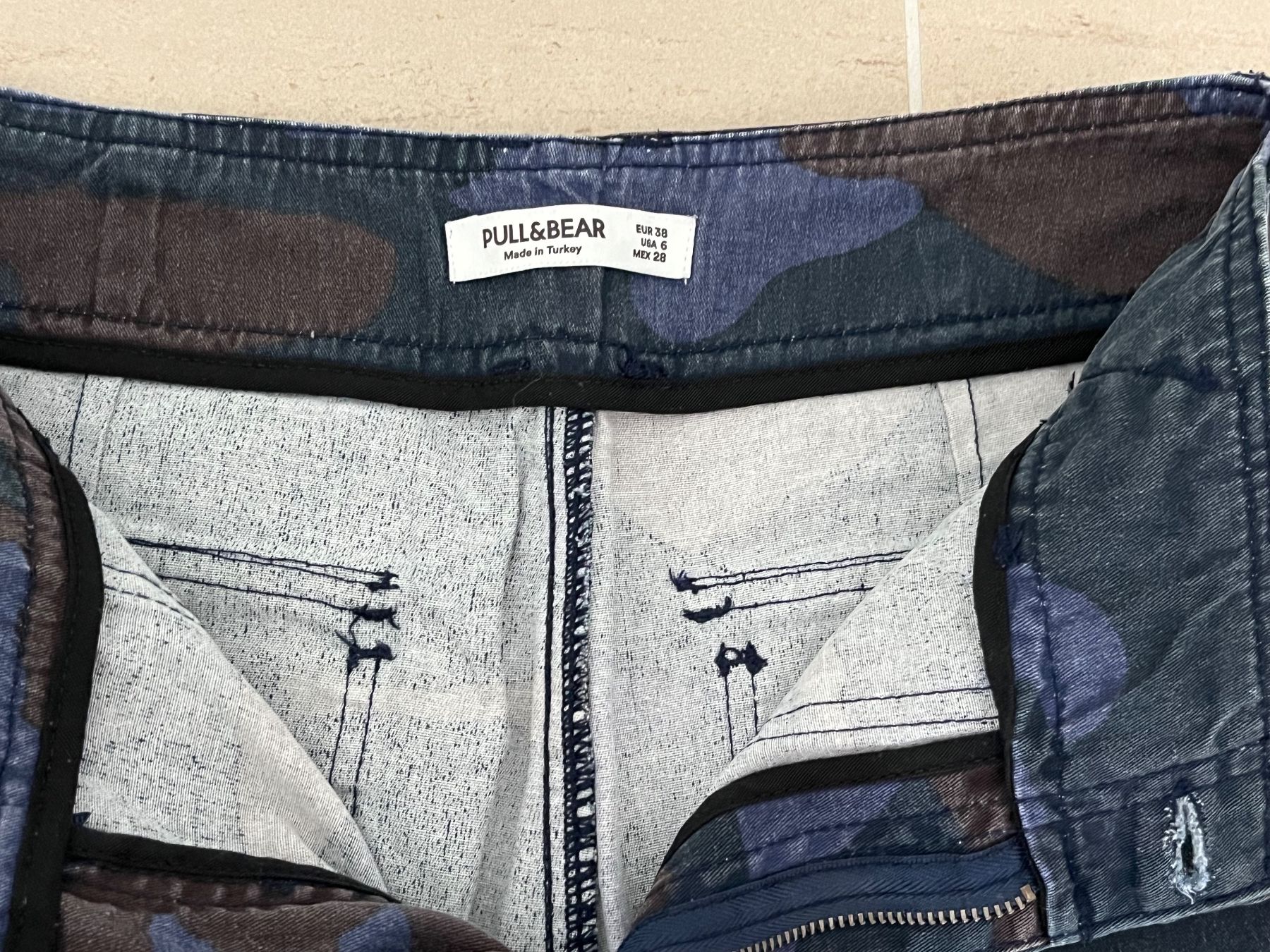 Pull&Bear Pantaloni: Pull&Bear Camouflage cargo Hose Gr. 38 – Usato da Luzern venduto da Sono2 5