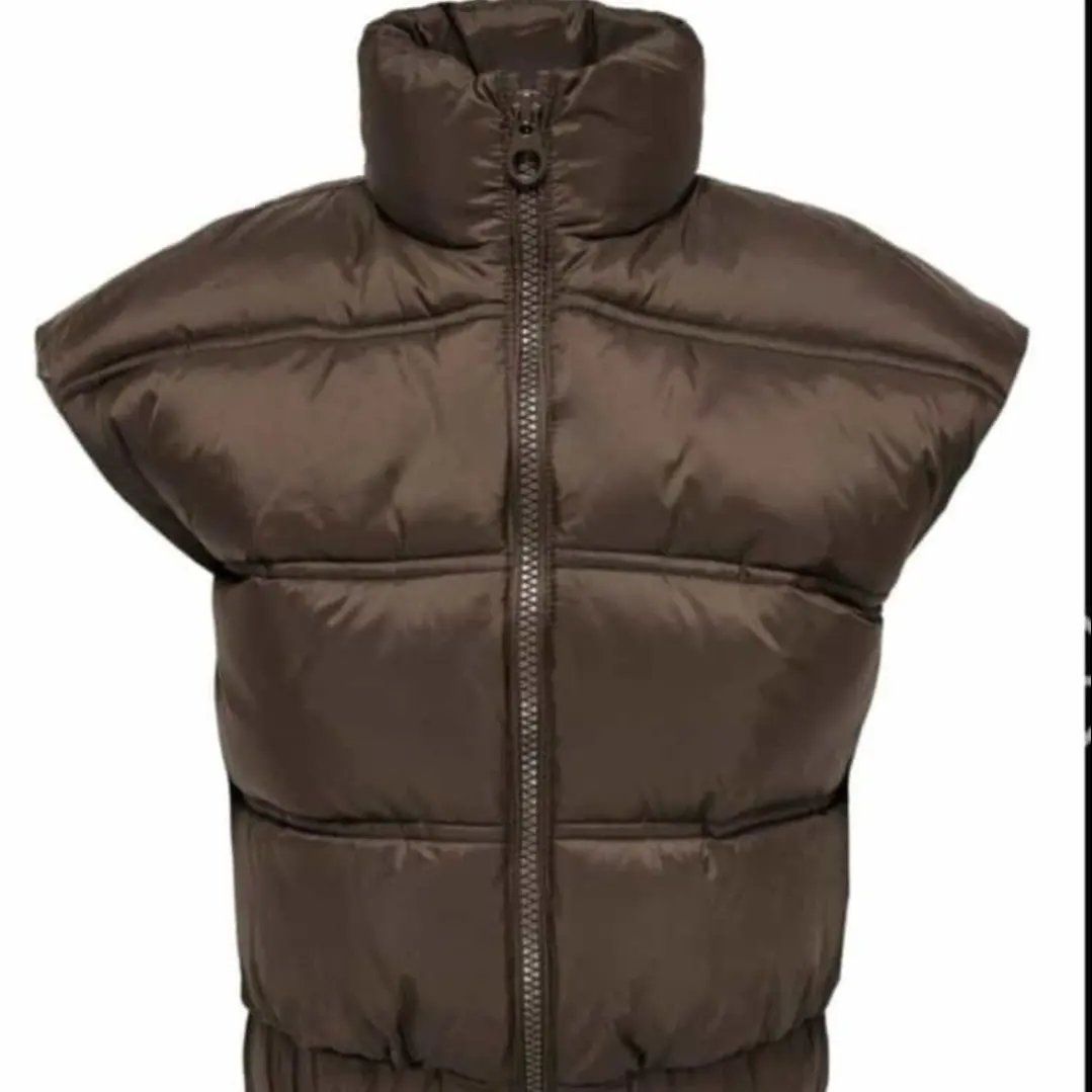 Only Altro abbigliamento per bambino: Kinder Steppweste braun Neu Only Kids – Nuovo e nell'imballaggio originale da Gunzwil venduto da daryl090496