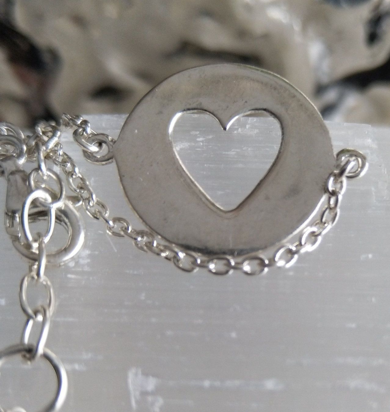 Armbänder & -reifen: ARMKETTE MIT HERZ IN 925 SILBER – Gebraucht aus Romanshorn von BoutiqueA