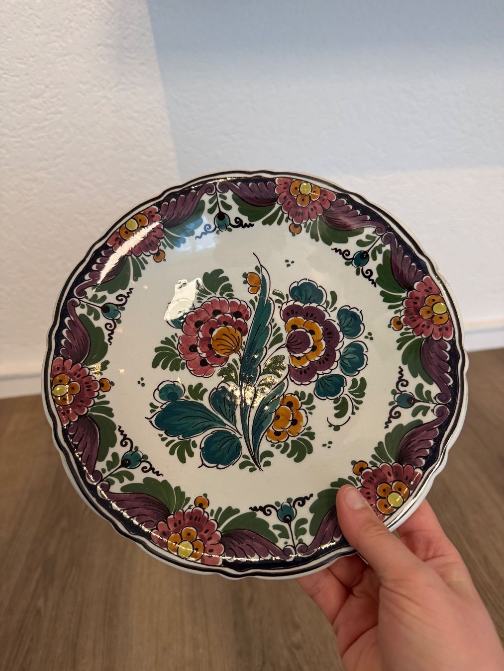 Piatti: Delft Polychrome 1977 Teller Handpainted Holland D: 22cm – Usato da Fislisbach venduto da chili2006 1