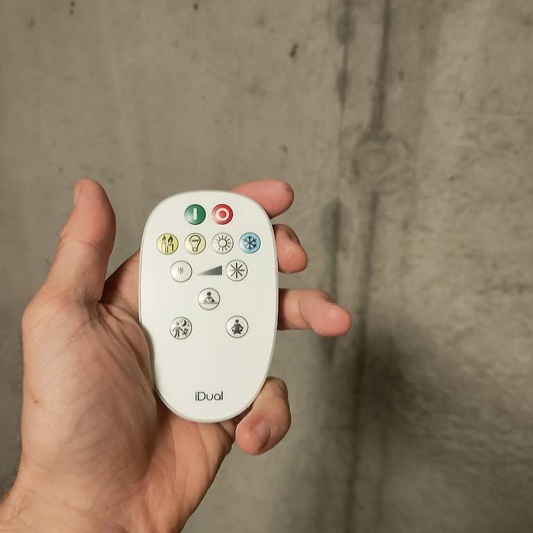 Lustres & lampes de plafonds: Eifache Deckenlampe mit Fernbedienung – D'occasion à Ennetaach par Sigrist