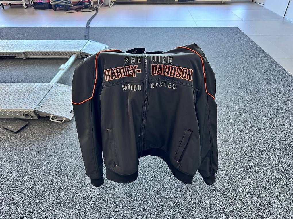 Jacken: Harley Davidson Herren Jacke | Softshelljacke 2XL – Gebraucht aus Schaffhausen von ranaldoautomobile