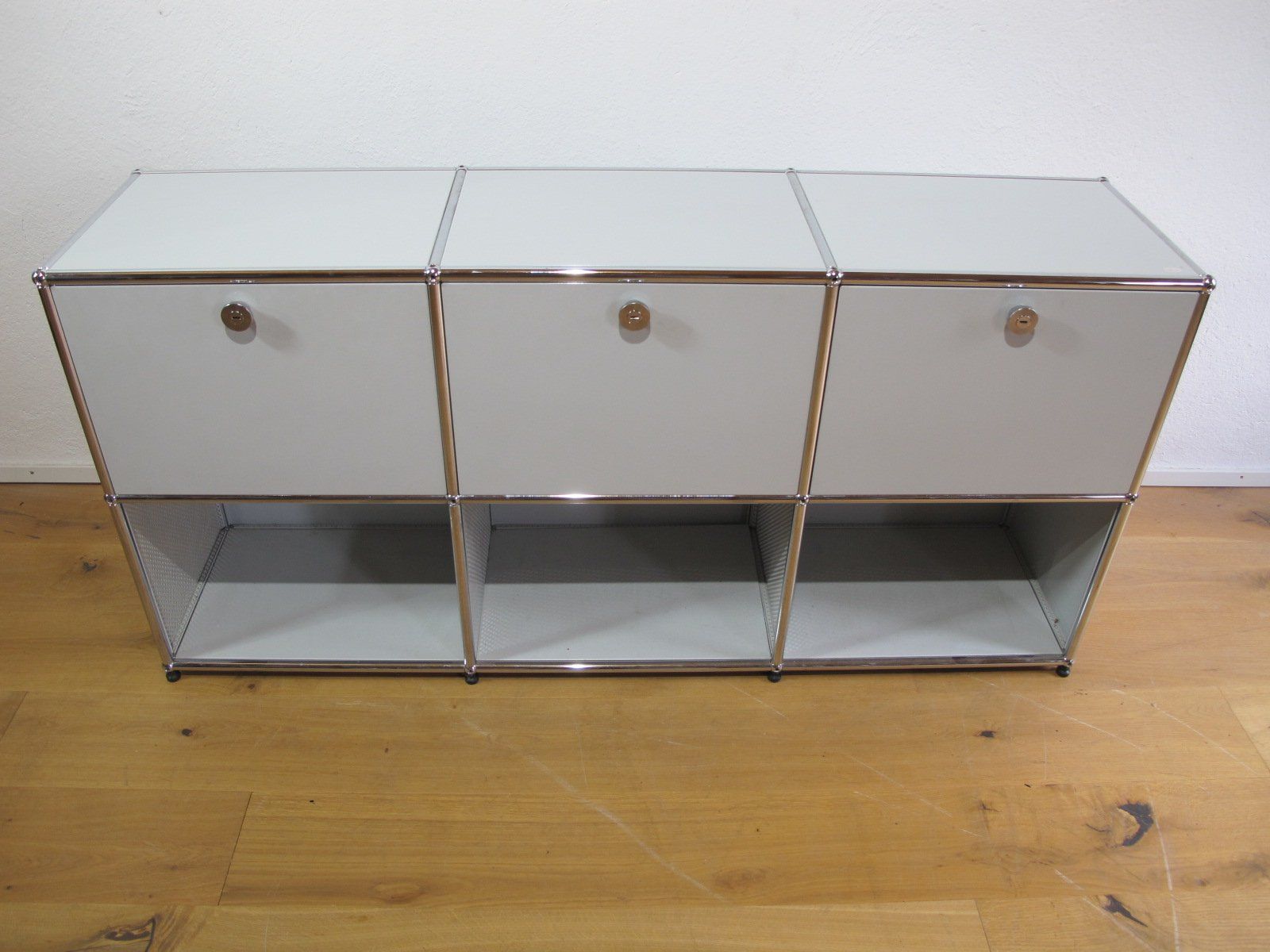 USM Scaffali: USM Haller Sideboard, lichtgrau – Usato da Glarus venduto da Toni-Glarus