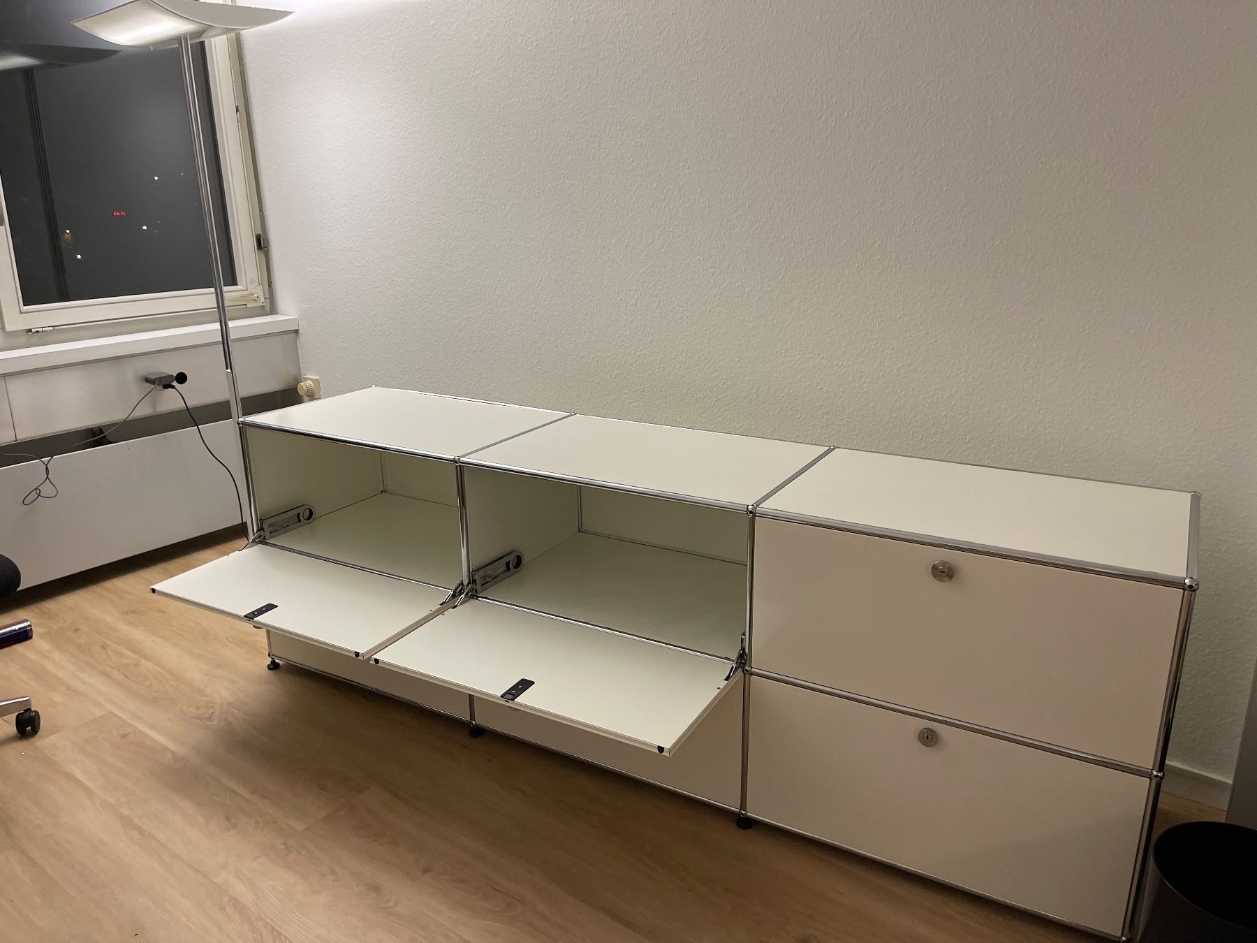 Cassettiere: USM  Praxis Sideboard weiss Lieferung Gratis – Usato da Thun venduto da Thuno6 6
