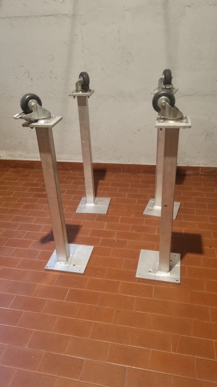 Sonstige Dekorationen & Accessoires: robuste Ständer mit Rollen Aluminium 4 Stk. – Gebraucht aus Oberengstringen von George0070 2