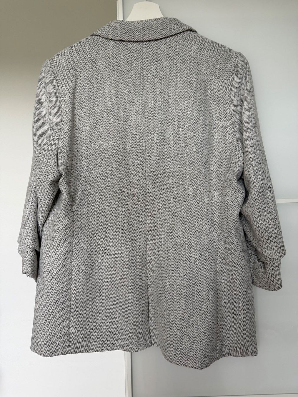 H&M Giacche: GRAUER HERRINGBONE-BLAZER – Usato da Liestal venduto da sla.kova 1