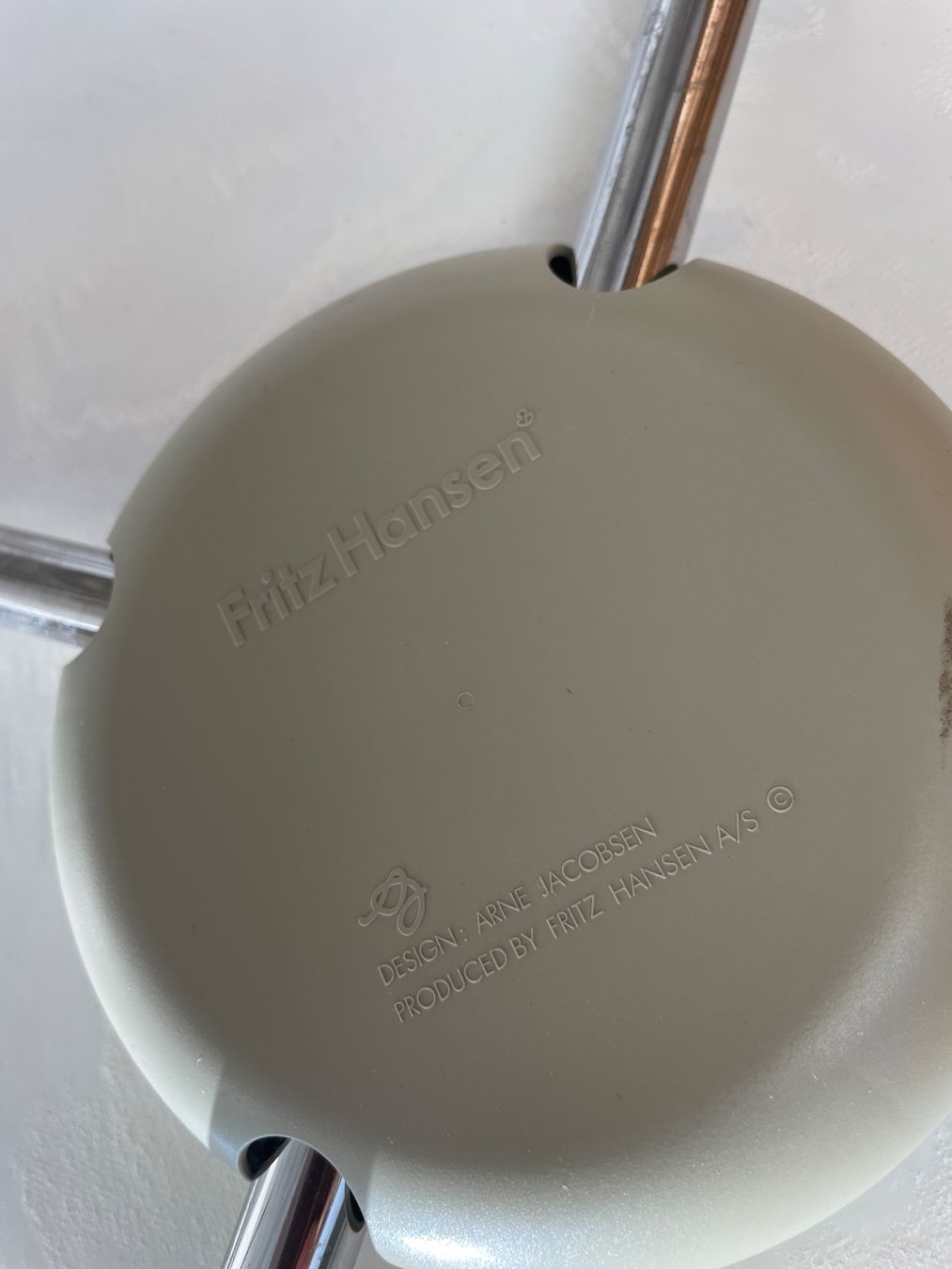 Fritz Hansen Sedie: Fritz Hansen Stühle weiss – Usato da Wiesendangen venduto da Blupics 5