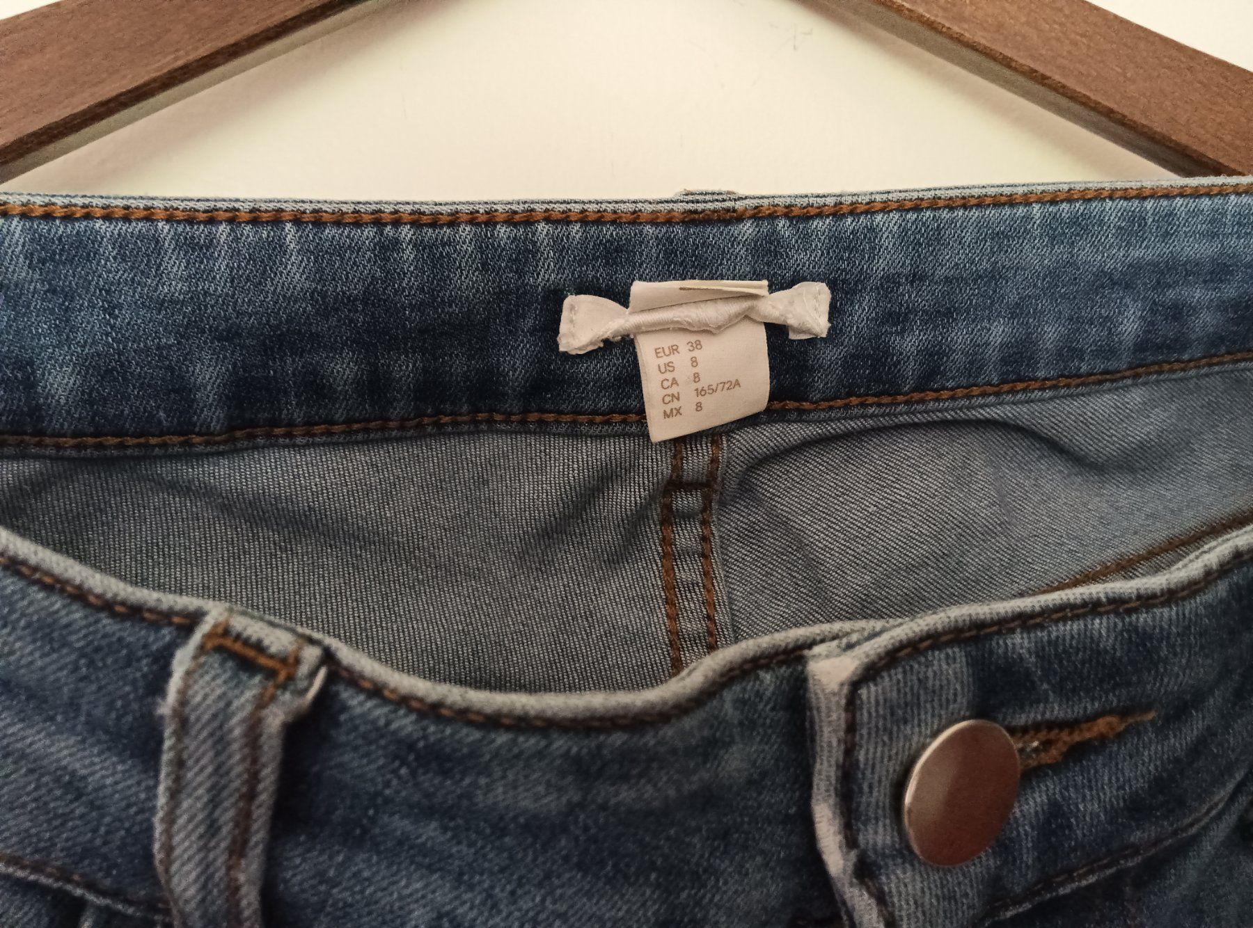 Jeans: Frühlings-Jeans, hellblau, Grösse 28 – Usato da Zürich venduto da Asteraki 4