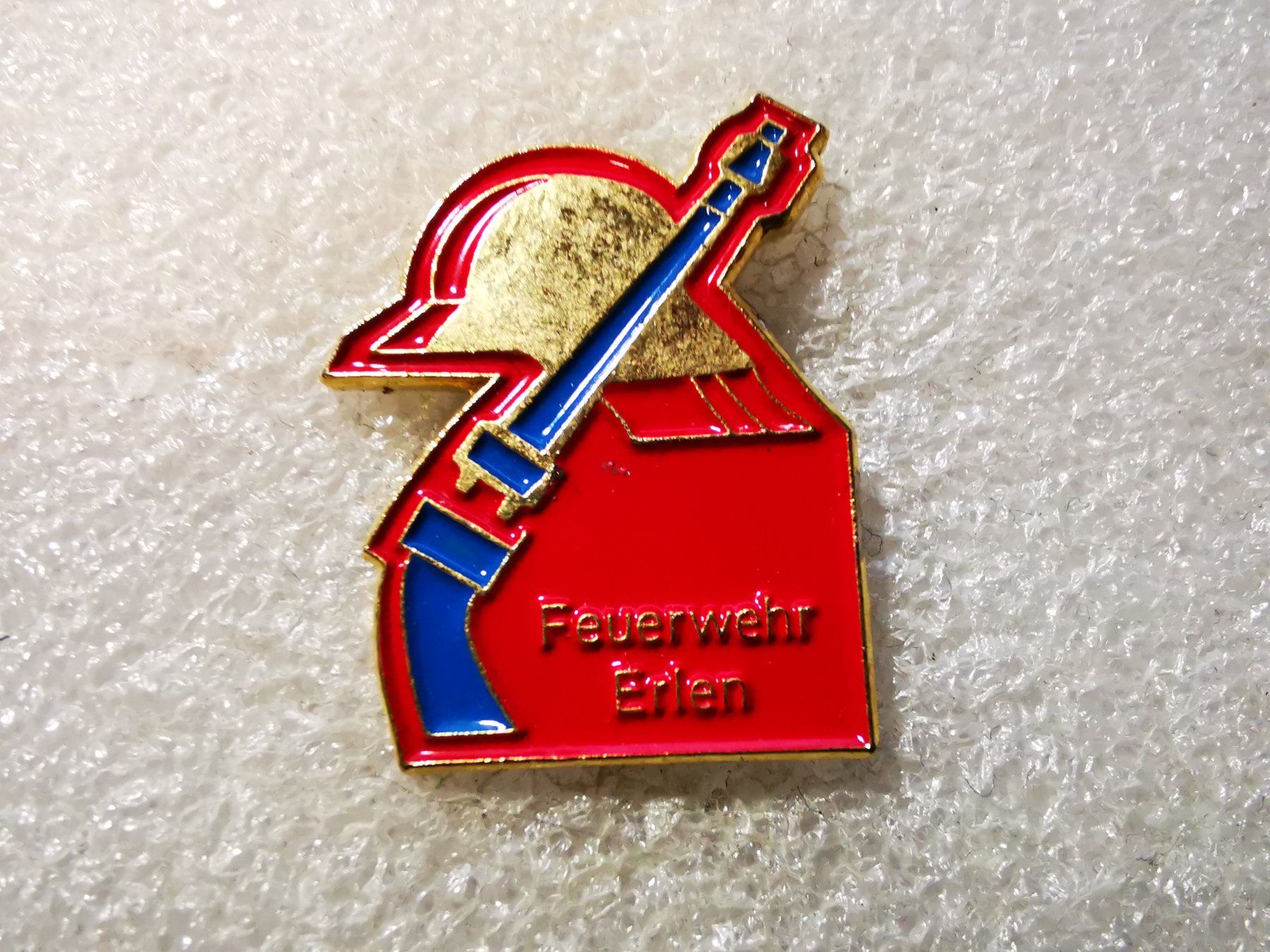 Placchette & Badge: Ansteckpin 70: Feuerwehr Erlen – Usato da Oppligen venduto da Pin-Fall-Shop