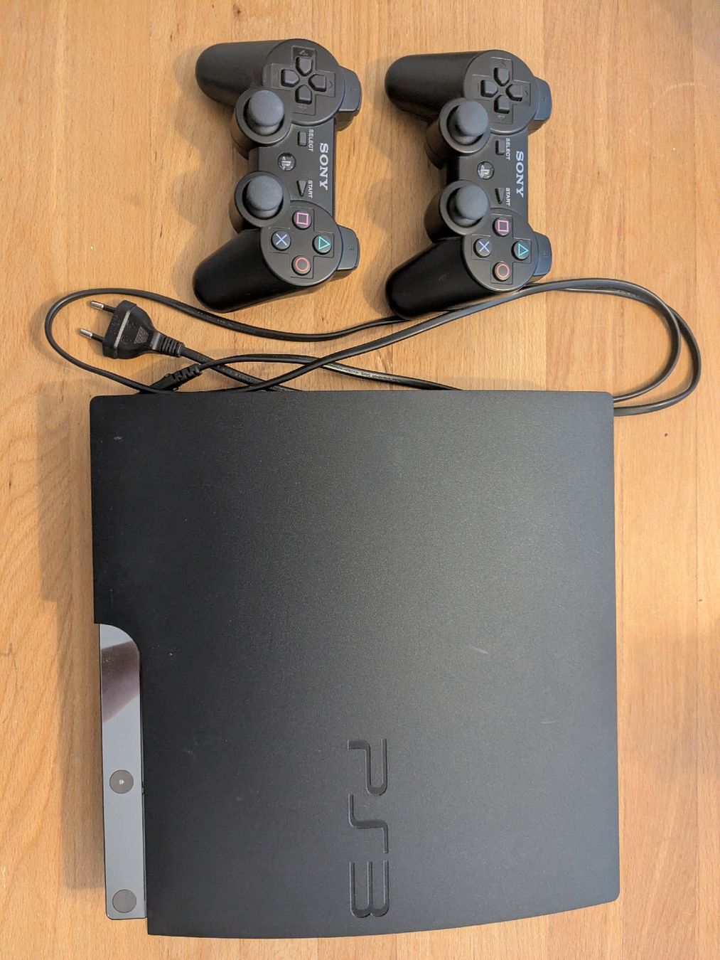 Sony Konsolen: Sony PlayStation 3 Konsole mit 2 Controllern – Gebraucht aus Brugg AG von Mr.Gibbon