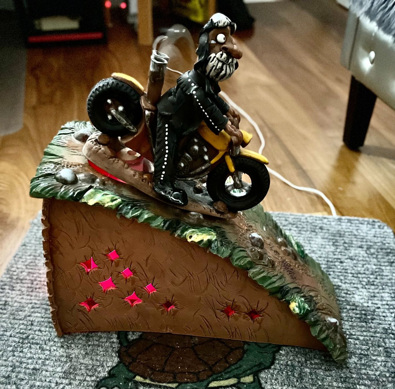 Figuren: Deco ein raubeiniger Töff-fahrer – Gebraucht aus ST. GALLENKAPPEL von EliB 1