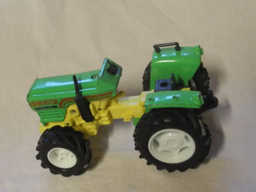 Modellini d'auto: NEW RAY  TRAKTOR  ERSATZTEILSPENDER – Usato da Gurtnellen venduto da Murmeli99 1
