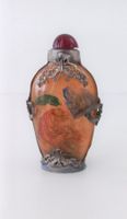 Snuffbottle mit Hinterglasmalerei und Metallüberzügen, China