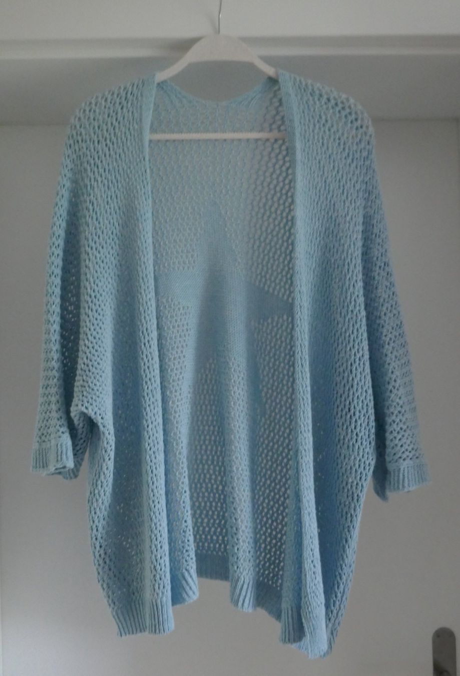 Giacche: leichte Strickjacke, Cardigan hellblau, one size – Usato da Port venduto da uzuku
