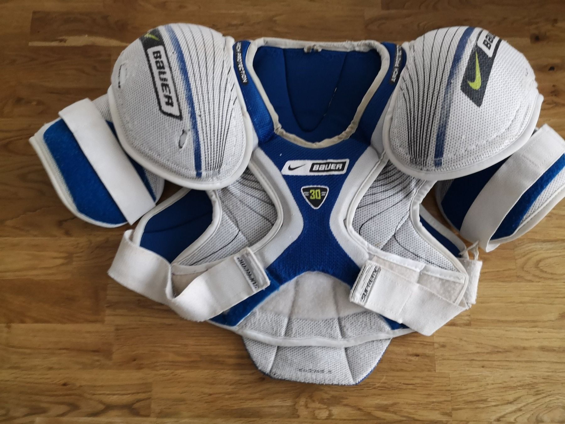 Protezioni & Imbottiture: Protektor Kinder Eishockey Ausrüstung Schulter Panzer – Usato da Merenschwand venduto da palyaa 1