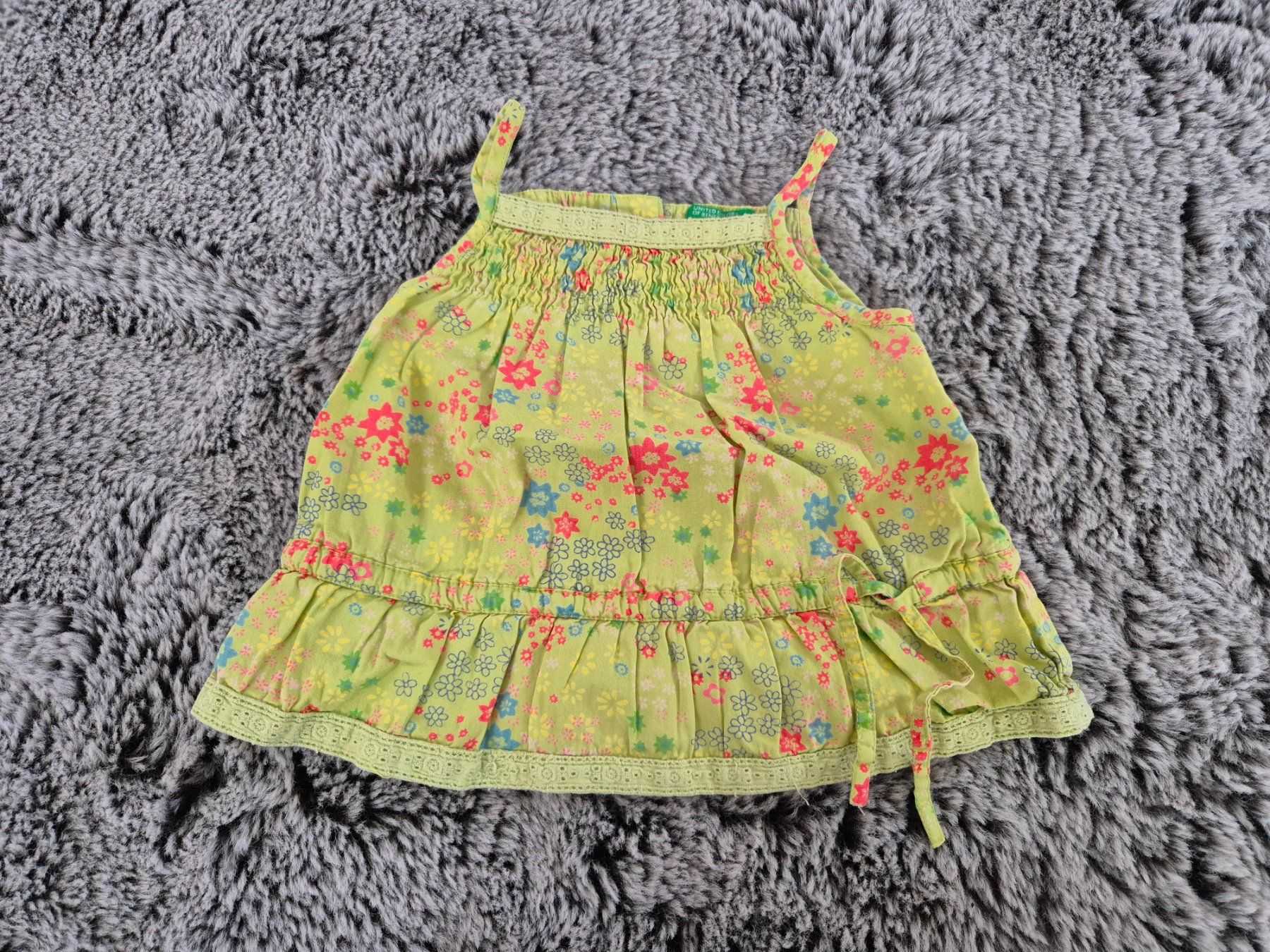 Benetton Camicette, T-shirt & Top: Benetton Top Gr. 90 Blumenmuster – Usato da Widnau venduto da KleineHonigblume