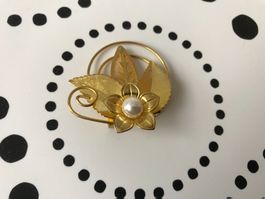 Broche vintage dorée fleur et perle - Style élégant 🌸