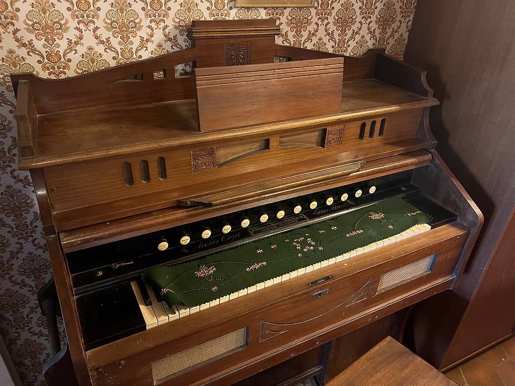 Musikinstrumente: Harmonium – Gebraucht aus Epalinges von jpe_2twg 2