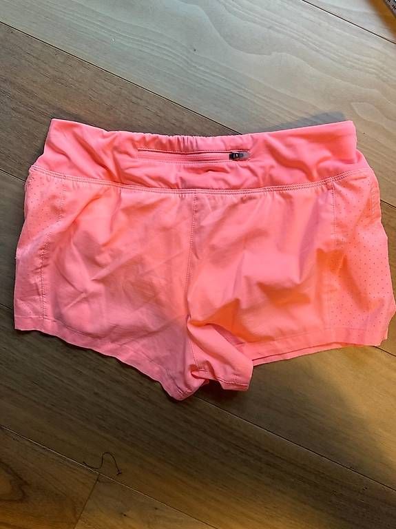 Nike Pantaloni: Shorts Nike - S – Usato da St-Sulpice VD venduto da juhdu 2