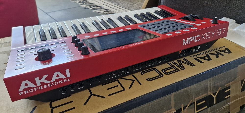 Akai Strumenti musicali: Akai MPC Key 37 – Usato da Sion venduto da Chris_p68 1