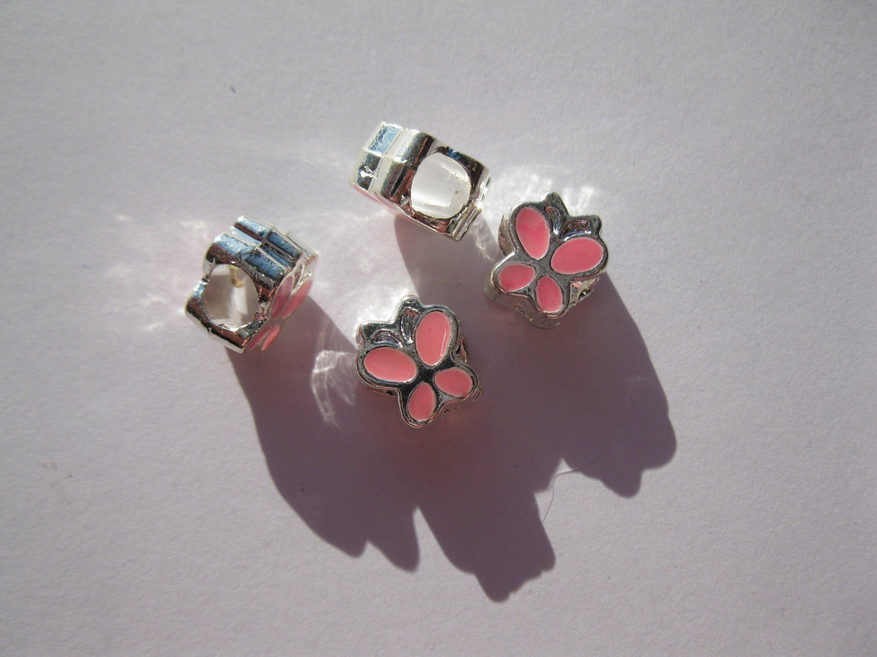 Perle (finte): 2 Grosslochperlen, Beads versilbert Schmetterling, rosa – Nuovo e nell'imballaggio originale da St. Margarethen TG venduto da LuanaKa