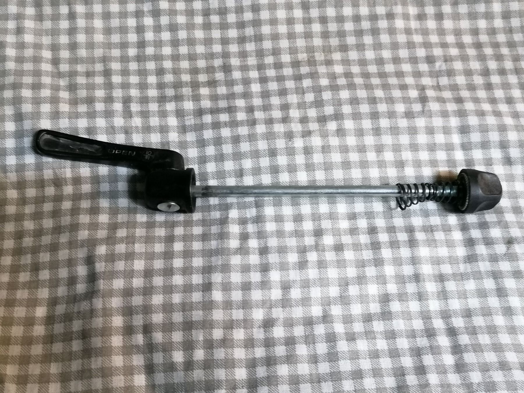 Shimano Ersatzteile: Shimano Xt Schnellspanner für Vorderrad – Gebraucht aus Lausanne von Frankenstein 1