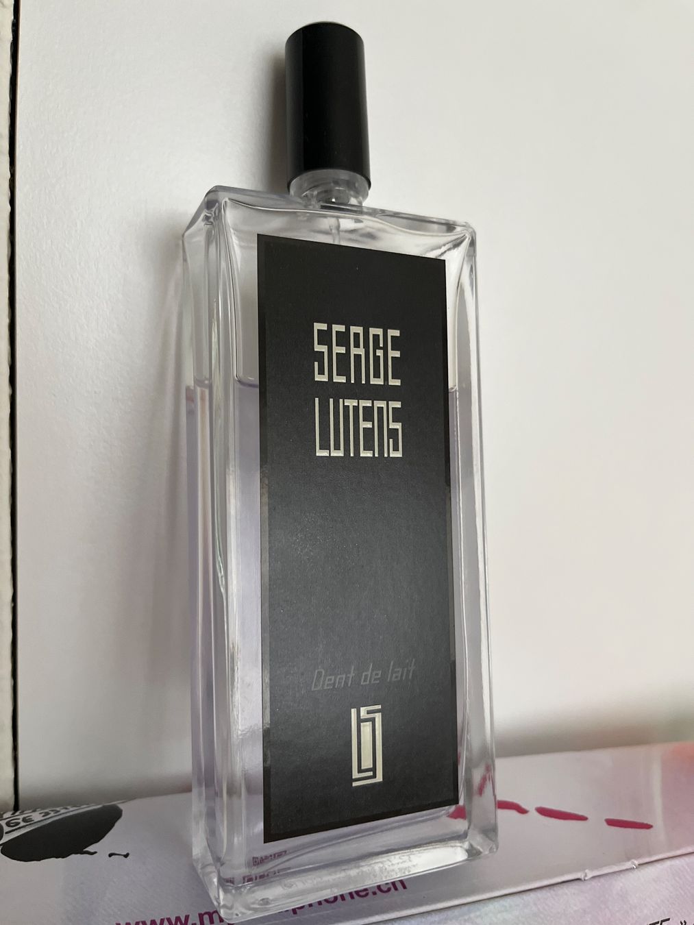Serge Lutens Profumi & Eau de Toilette: Serge Lutens Dent de Lait eau de parfum  12 ml sample – Nuovo (secondo la descrizione) da Chêne-Bougeries venduto da Seetooyoo 8