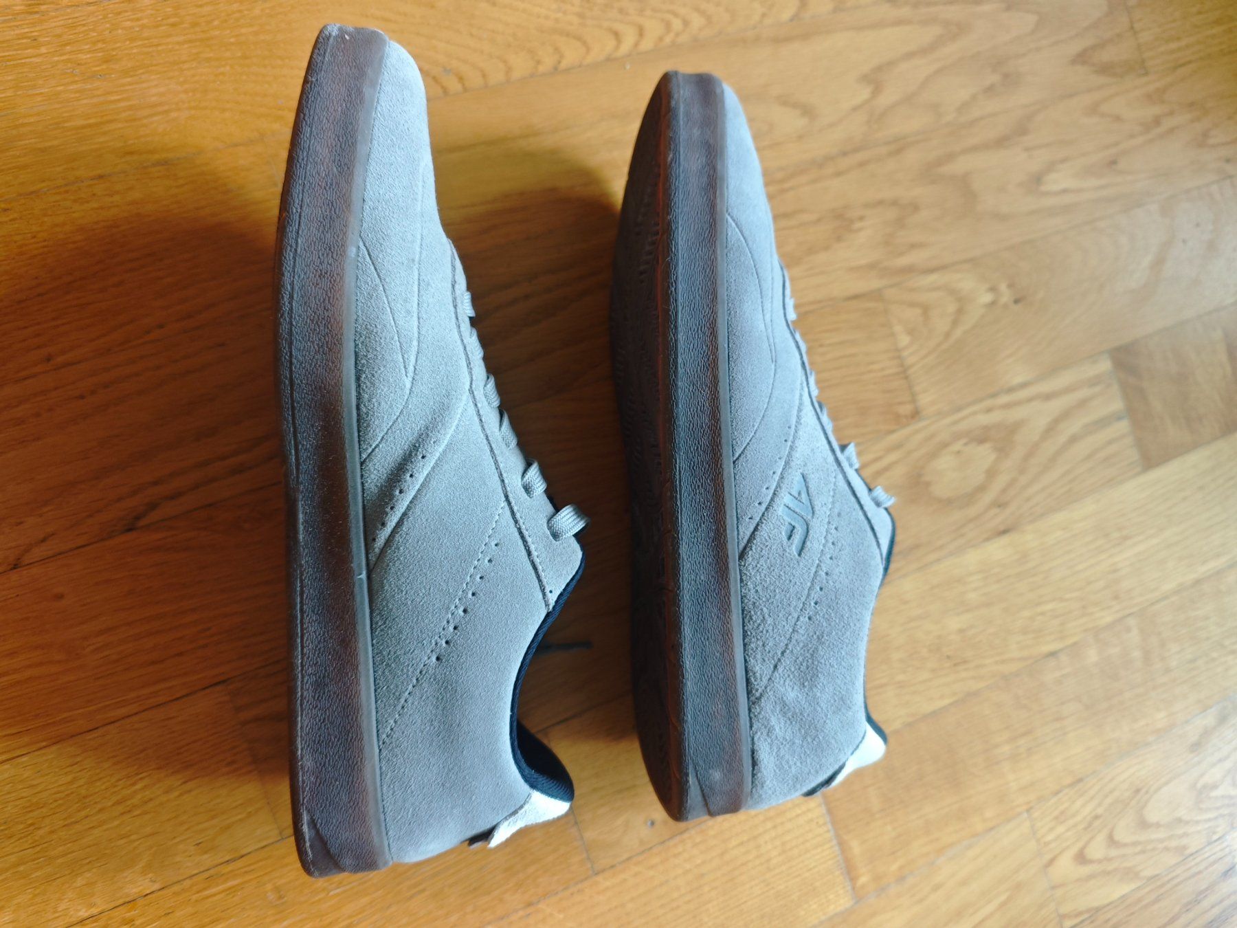 Scarpe da uomo: 4F Herren Sneaker Nubuk, grau, Grösse 44 – Usato da Zürich venduto da allezplusloin 3